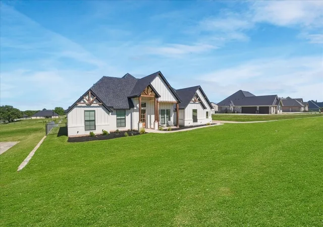 Photo 4 of Single family home for sale at 3008 Westfork Wy, Springtown, TX 76082 | MLS# 21258314 | Listing updated on 2026-09-11