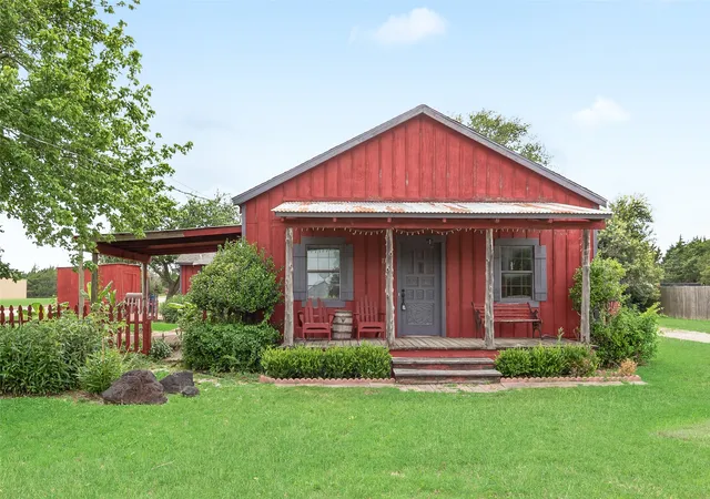 Photo 2 of Sale Pending at 1321 Meadow St, De Soto, TX 75115 | MLS# 21258620 | Listing updated on 2026-07-29