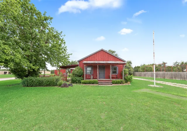 Photo 3 of Sale Pending at 1321 Meadow St, De Soto, TX 75115 | MLS# 21258620 | Listing updated on 2026-07-29