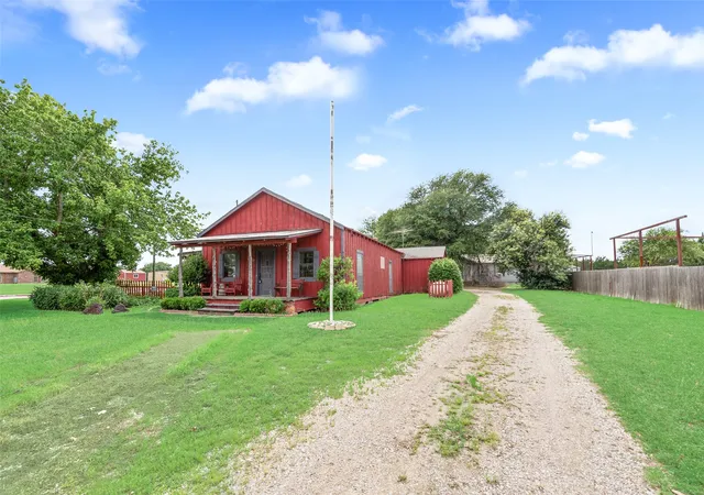 Photo 4 of Sale Pending at 1321 Meadow St, De Soto, TX 75115 | MLS# 21258620 | Listing updated on 2026-07-29