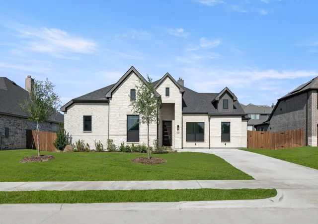 Photo 2 of Sale Pending at 4801 Nomad Dr, Midlothian, TX 76065 | MLS# 21258817 | Listing updated on 2026-10-05