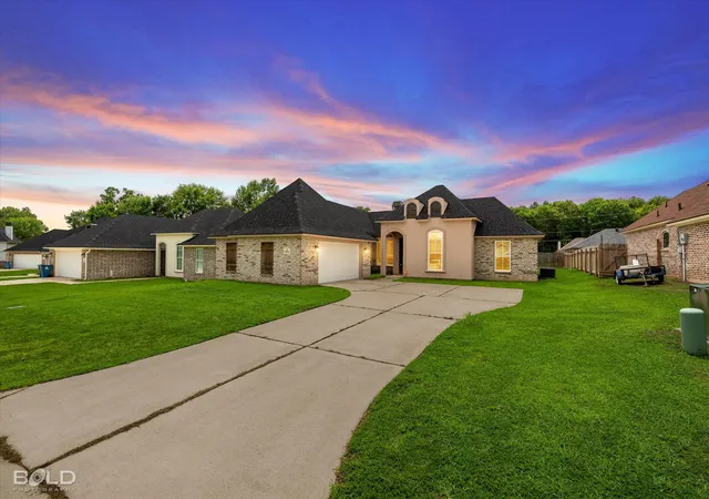 Photo 1 of Sale Pending at 6896 Bethany Reed Cir, Shreveport, LA 71106 | MLS# 21258835 | Listing updated on 2026-09-21