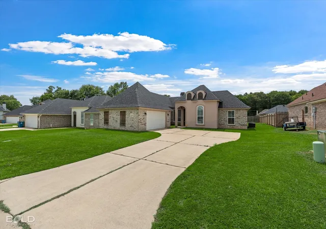 Photo 3 of Sale Pending at 6896 Bethany Reed Cir, Shreveport, LA 71106 | MLS# 21258835 | Listing updated on 2026-09-21