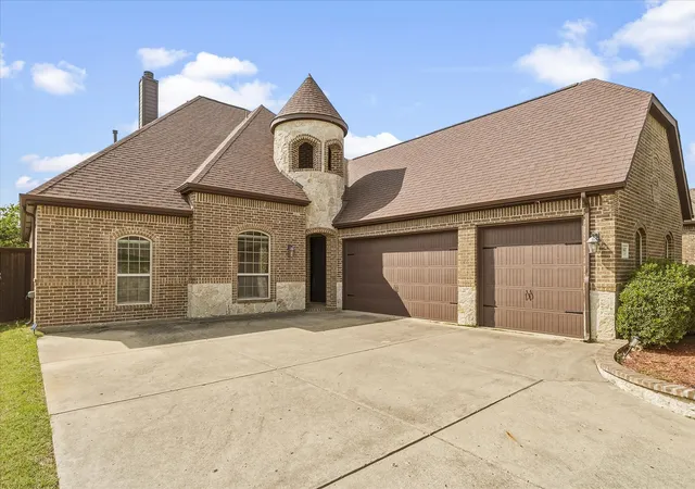 Photo 1 of Single family home for sale at 647 Gillon Wy, Rockwall, TX 75087 | MLS# 21250299 | Listing updated on 2026-08-01