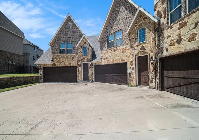 Photo 3 of Townhouse for sale at 7104 Rose Quartz Ct, Fort Worth, TX 76132 | MLS# 21258852 | Listing updated on 2026-09-24