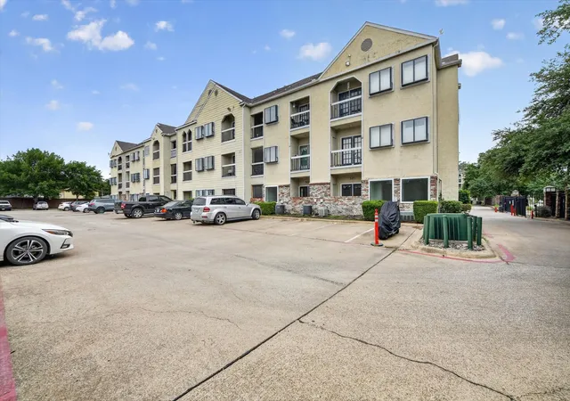 Photo 4 of Condo for sale at 4800 W Lovers Ln #501, Dallas, TX 75209 | MLS# 21258973 | Listing updated on 2026-09-29