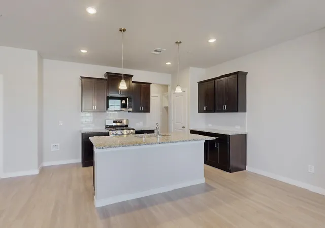 Photo 4 of Sale Pending at 1512 Starlight Trl, Mesquite, TX 75181 | MLS# 21259107 | Listing updated on 2026-09-14