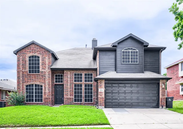 Photo 1 of Sale Pending at 1614 Powder Horn Ln, Arlington, TX 76018 | MLS# 21231751 | Listing updated on 2026-09-08