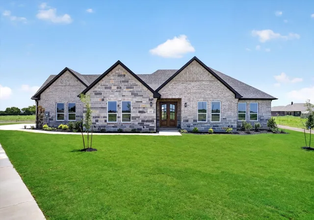 Photo 1 of Single family home for sale at 215 Regina St, Celeste, TX 75423 | MLS# 21259189 | Listing updated on 2026-09-12
