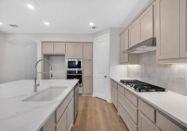 Photo 4 of Single family home for sale at 2064 Cuellar Wy, Van Alstyne, TX 75495 | MLS# 21259192 | Listing updated on 2026-09-15