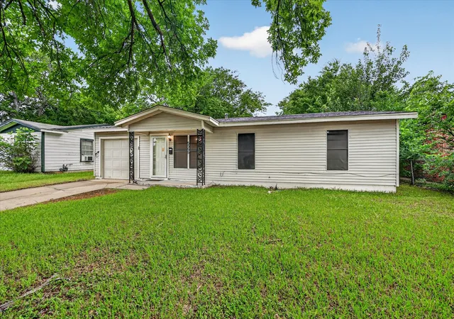 Photo 3 of Single family home for sale at 5555 Pinson St, Fort Worth, TX 76119 | MLS# 21259456 | Listing updated on 2026-09-08