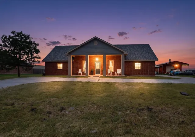 Photo 3 of Sale Pending at 3134 Gunsmoke Dr, Farmersville, TX 75442 | MLS# 21258653 | Listing updated on 2026-09-14