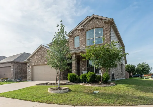 Photo 2 of Single family home for sale at 917 Cushing Dr, Fort Worth, TX 76177 | MLS# 21259747 | Listing updated on 2026-09-12