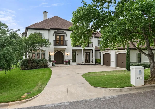 Photo 2 of Sale Pending at 8924 Waterchase Cir, Fort Worth, TX 76120 | MLS# 21258719 | Listing updated on 2026-10-02