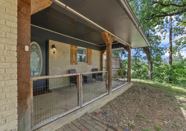 Photo 3 of Single family home for sale at 1231 Oak Dr, Denison, TX 75020 | MLS# 21259673 | Listing updated on 2026-09-09
