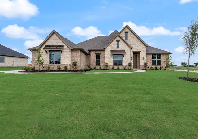 Photo 2 of Sale Pending at 9321 Wood Duck Dr, Justin, TX 76247 | MLS# 21260325 | Listing updated on 2026-09-13