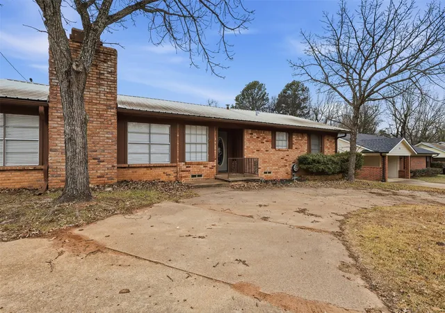 Photo 3 of Single family home for sale at 128 Laura Dr, Mineola, TX 75773 | MLS# 21260504 | Listing updated on 2026-10-01