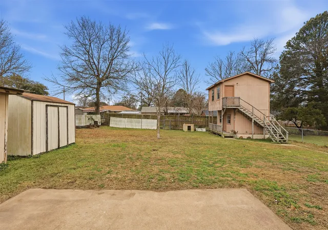 Photo 4 of Single family home for sale at 128 Laura Dr, Mineola, TX 75773 | MLS# 21260504 | Listing updated on 2026-10-01
