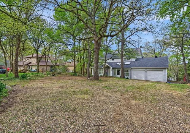 Photo 2 of Sale Pending at 2 Harborview Cir, Denison, TX 75020 | MLS# 21259281 | Listing updated on 2026-10-01