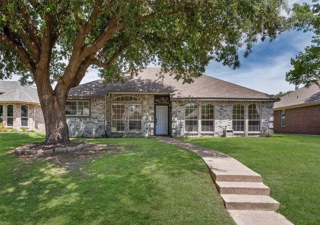 Photo 2 of Single family home for sale at 1111 Old Knoll Dr, Wylie, TX 75098 | MLS# 21259022 | Listing updated on 2026-09-13