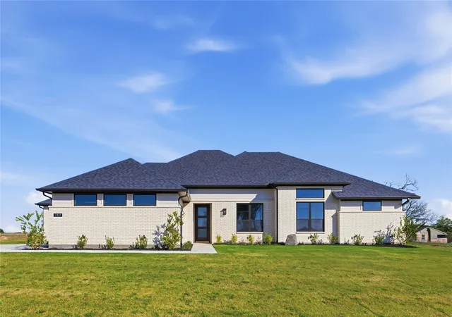 Photo 1 of Sale Pending at 2321 Aleman St, Waxahachie, TX 75167 | MLS# 21259406 | Listing updated on 2026-07-31