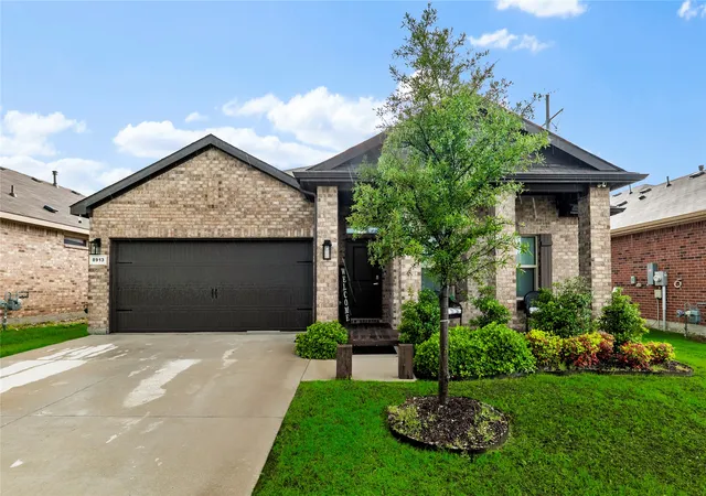 Photo 3 of Single family home for sale at 8913 Timber Gulch Cir, Fort Worth, TX 76179 | MLS# 21260451 | Listing updated on 2026-10-07