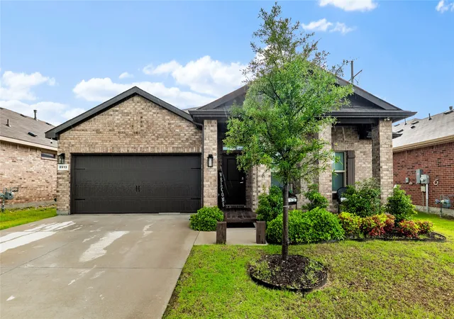 Photo 3 of Single family home for sale at 8913 Timber Gulch Cir, Fort Worth, TX 76179 | MLS# 21260451 | Listing updated on 2026-10-07