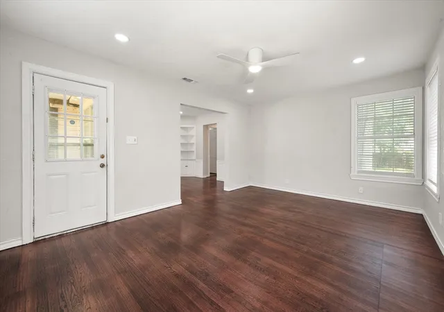 Photo 4 of Single family home for sale at 4521 Calmont Ave, Fort Worth, TX 76107 | MLS# 21259570 | Listing updated on 2026-09-12