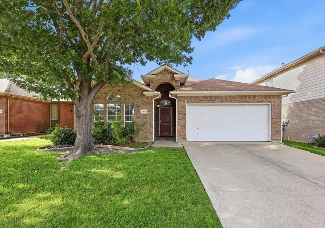 Photo 1 of Single family home for sale at 2809 Bull Shoals Dr, Fort Worth, TX 76131 | MLS# 21260350 | Listing updated on 2026-09-09