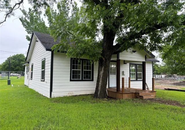 Photo 2 of Single family home for sale at 315 S Barry St, Mertens, TX 76666 | MLS# 21261029 | Listing updated on 2026-07-30