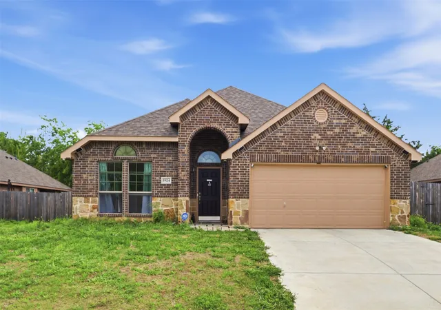 Photo 1 of Single family home for sale at 1924 Carrington Dr, Glenn Heights, TX 75154 | MLS# 21261099 | Listing updated on 2026-09-08