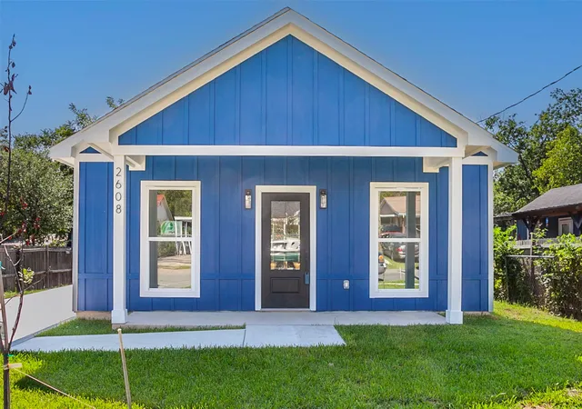 Photo 1 of Sale Pending at 2608 Cleveland Ave, Waco, TX 76711 | MLS# 21260146 | Listing updated on 2026-10-02