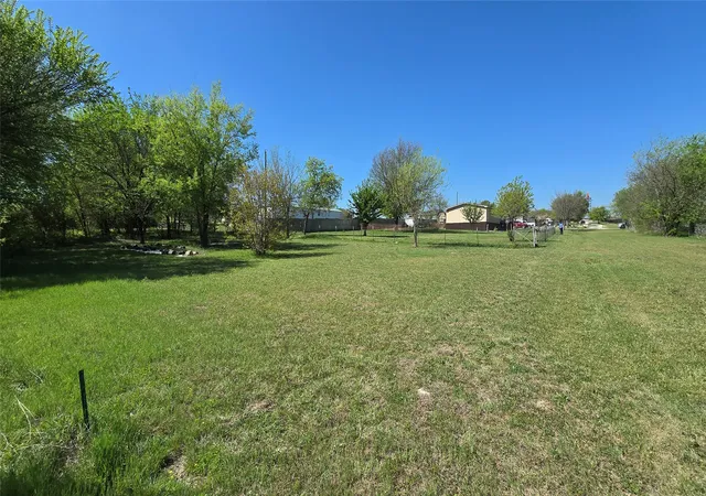 Photo 2 of Manufactured home for sale at 119 Enchanted Lakes Dr, Azle, TX 76020 | MLS# 21261267 | Listing updated on 2026-09-12