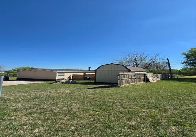 Photo 3 of Manufactured home for sale at 119 Enchanted Lakes Dr, Azle, TX 76020 | MLS# 21261267 | Listing updated on 2026-09-12