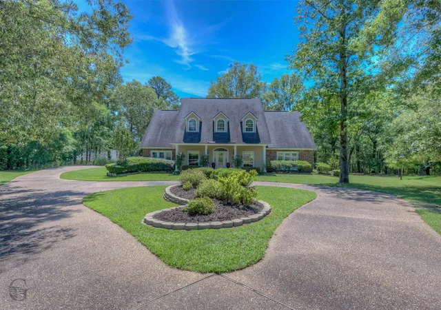 Photo 3 of Single family home for sale at 10685 Saint Charles Pl, Keithville, LA 71047 | MLS# 21259003 | Listing updated on 2026-09-14