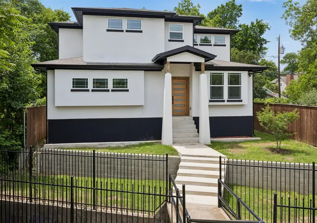 Photo 2 of Single family home for sale at 1011 S Waverly Dr, Dallas, TX 75208 | MLS# 21256071 | Listing updated on 2026-09-10