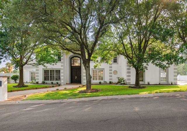 Photo 3 of Single family home for sale at 14010 Horseshoe Cir, Woodway, TX 76712 | MLS# 21259211 | Listing updated on 2026-09-05