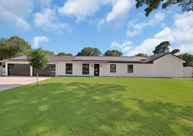 Photo 2 of Single family home for sale at 620 E Suxth St, Springtown, TX 76082 | MLS# 21259778 | Listing updated on 2026-07-29