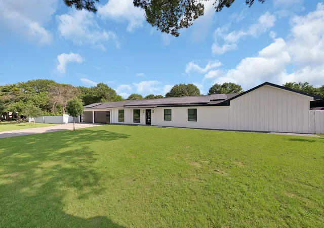 Photo 3 of Single family home for sale at 620 E Suxth St, Springtown, TX 76082 | MLS# 21259778 | Listing updated on 2026-07-29