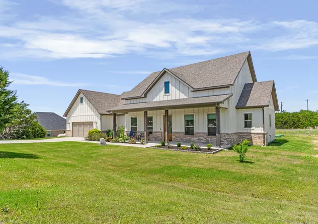 Photo 3 of Single family home for sale at 2020 Redemption Dr, Weatherford, TX 76088 | MLS# 21261797 | Listing updated on 2026-09-12