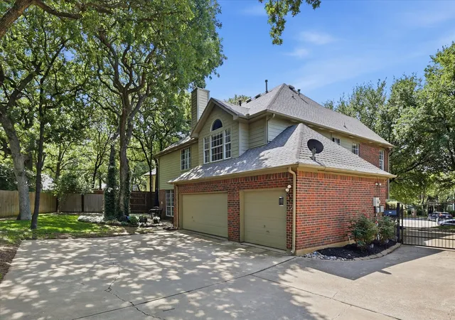 Photo 2 of Sale Pending at 805 Highland Lakes Ct, Keller, TX 76248 | MLS# 21259254 | Listing updated on 2026-09-18