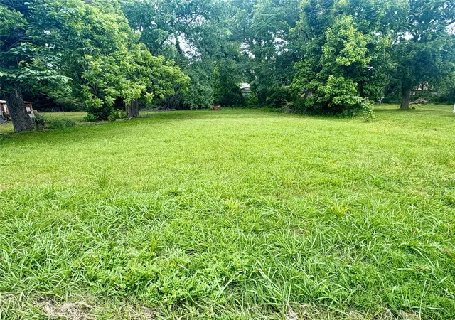 Photo 1 of Land for sale at 704 E 8th St, Bonham, TX 75418 | MLS# 21261991 | Listing updated on 2026-10-22