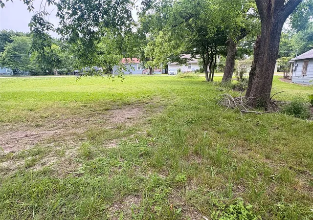 Photo 2 of Land for sale at 704 E 8th St, Bonham, TX 75418 | MLS# 21261991 | Listing updated on 2026-10-22