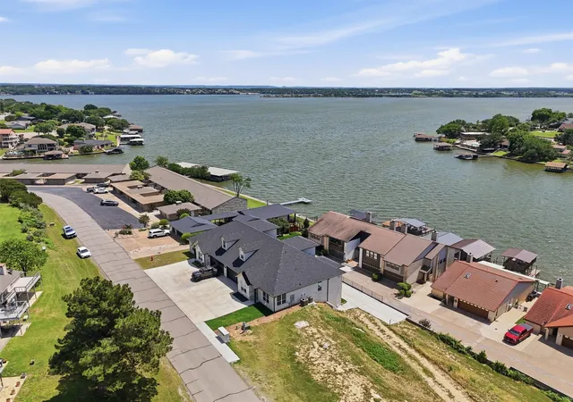 Photo 2 of Townhouse for sale at 5126 Country Club Dr, Granbury, TX 76049 | MLS# 21260083 | Listing updated on 2026-09-10