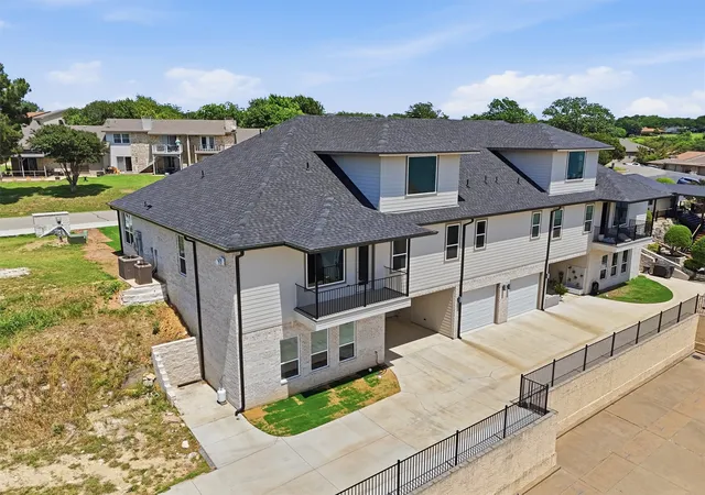 Photo 3 of Townhouse for sale at 5126 Country Club Dr, Granbury, TX 76049 | MLS# 21260083 | Listing updated on 2026-09-10