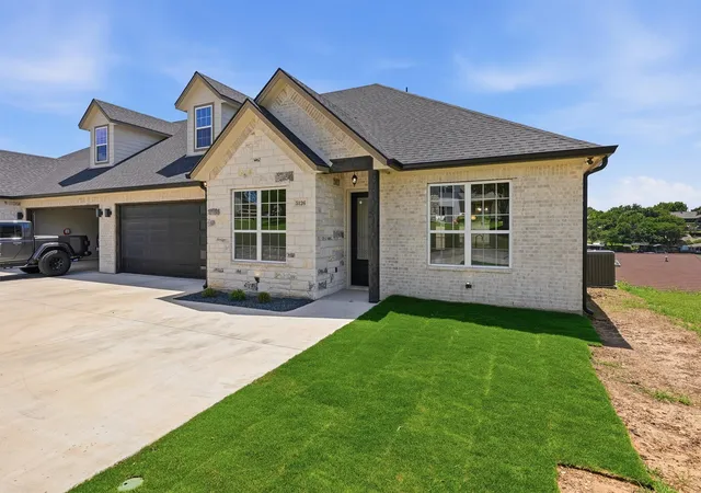 Photo 40 of Townhouse for sale at 5126 Country Club Dr, Granbury, TX 76049 | MLS# 21260083 | Listing updated on 2026-09-10