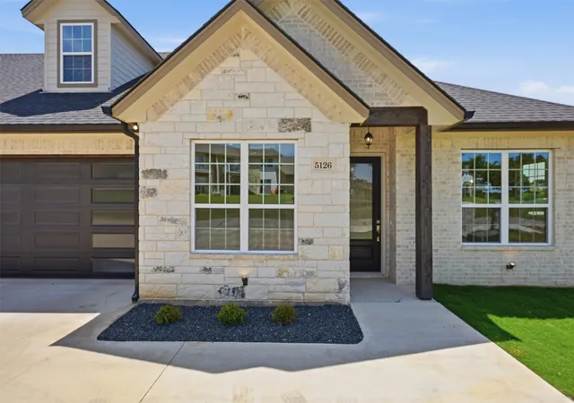 Photo 3 of Townhouse for sale at 5126 Country Club Dr, Granbury, TX 76049 | MLS# 21260083 | Listing updated on 2026-09-10