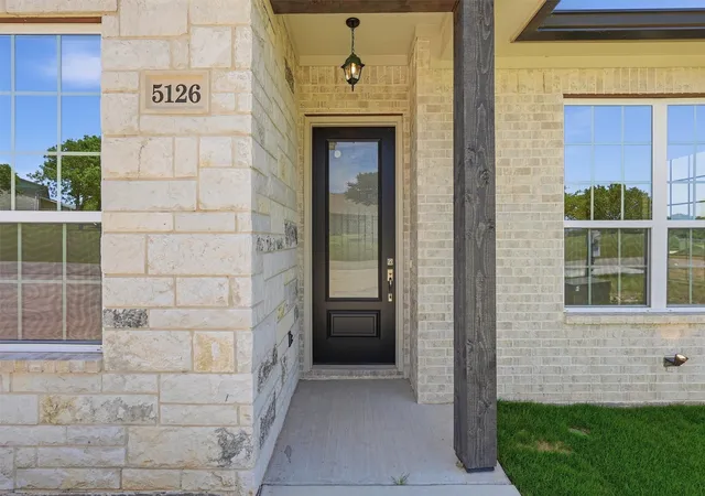 Photo 4 of Townhouse for sale at 5126 Country Club Dr, Granbury, TX 76049 | MLS# 21260083 | Listing updated on 2026-09-10