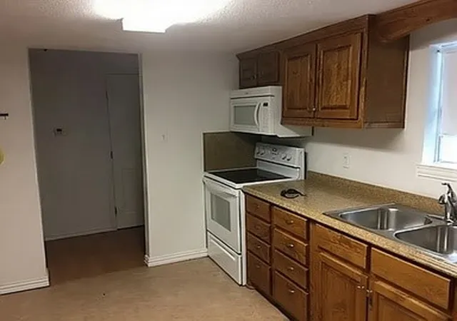 Photo 3 of Single family home for sale at 309 S Main St, Cedar Hill, TX 75104 | MLS# 21262206 | Listing updated on 2026-09-09