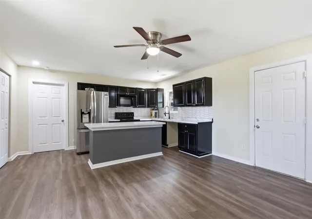 Photo 3 of Single family home for sale at 6824 Lakeside Dr, Lake Worth, TX 76135 | MLS# 21261499 | Listing updated on 2026-09-12